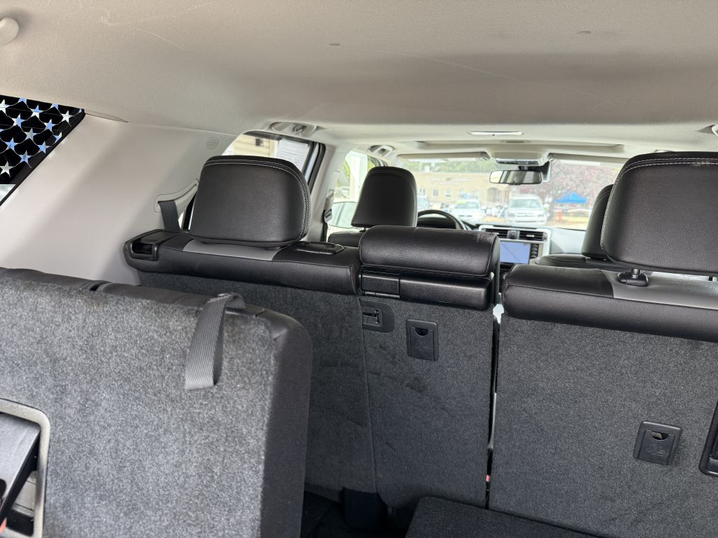 Photo 8 of this TOYOTA 4RUNNER