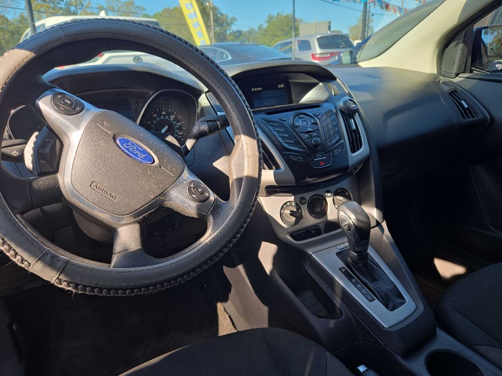Photo 6 of this FORD FOCUS