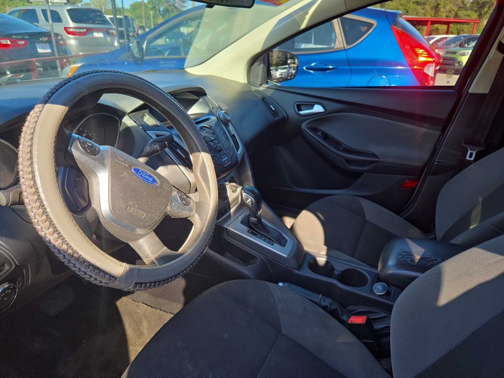 Photo 5 of this FORD FOCUS