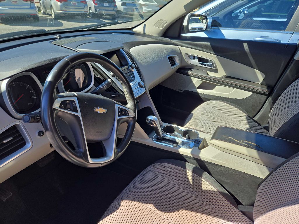 Photo 5 of this CHEVROLET EQUINOX