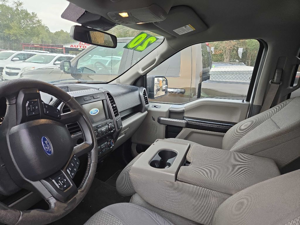 Photo 4 of this FORD F150