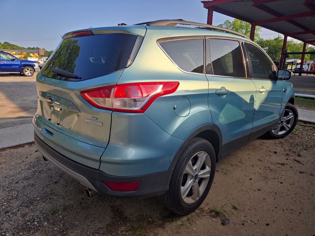 Photo 2 of this FORD ESCAPE