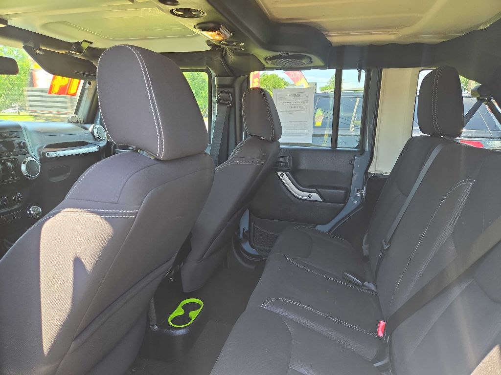Photo 8 of this JEEP WRANGLER UNLIMI