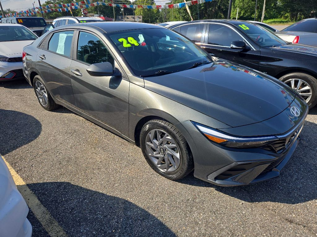 Photo 3 of this HYUNDAI ELANTRA