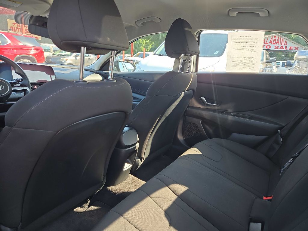 Photo 8 of this HYUNDAI ELANTRA