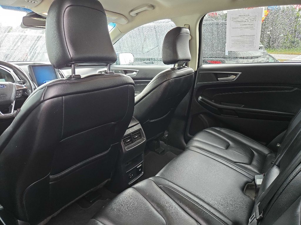 Photo 8 of this FORD EDGE