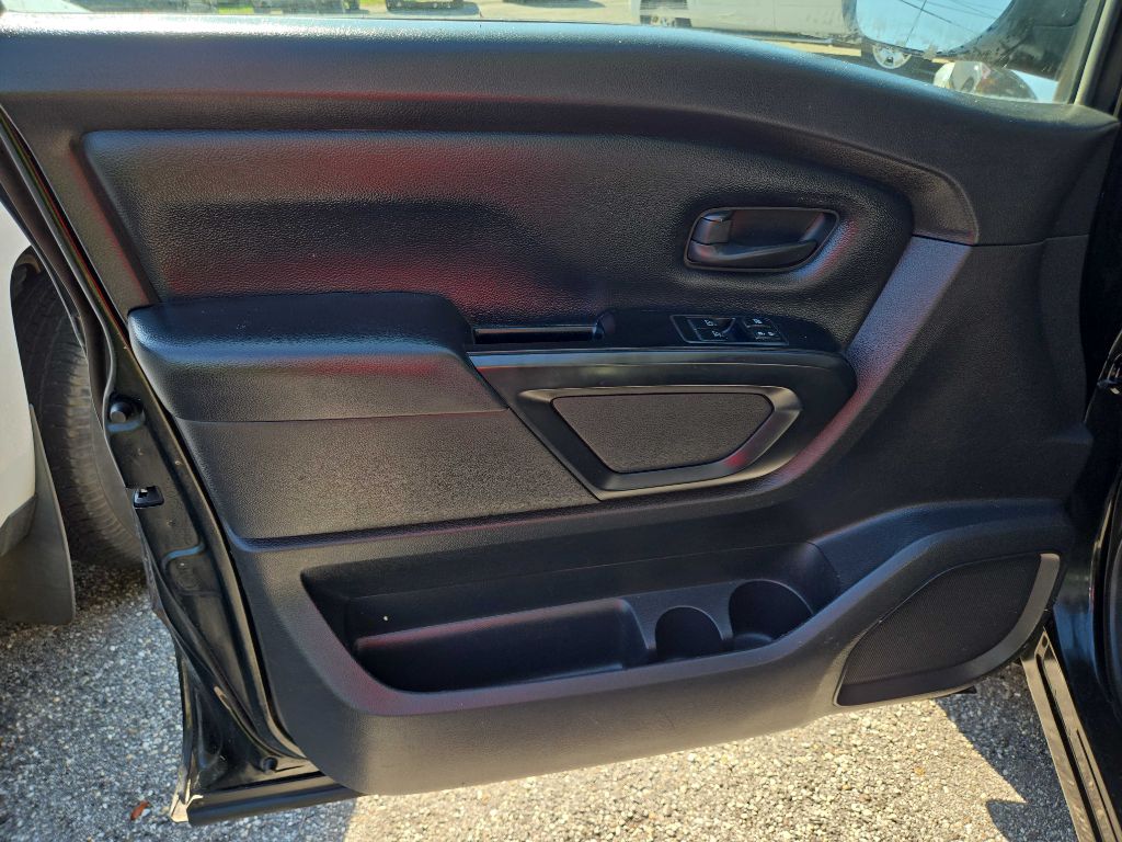 Photo 6 of this NISSAN TITAN