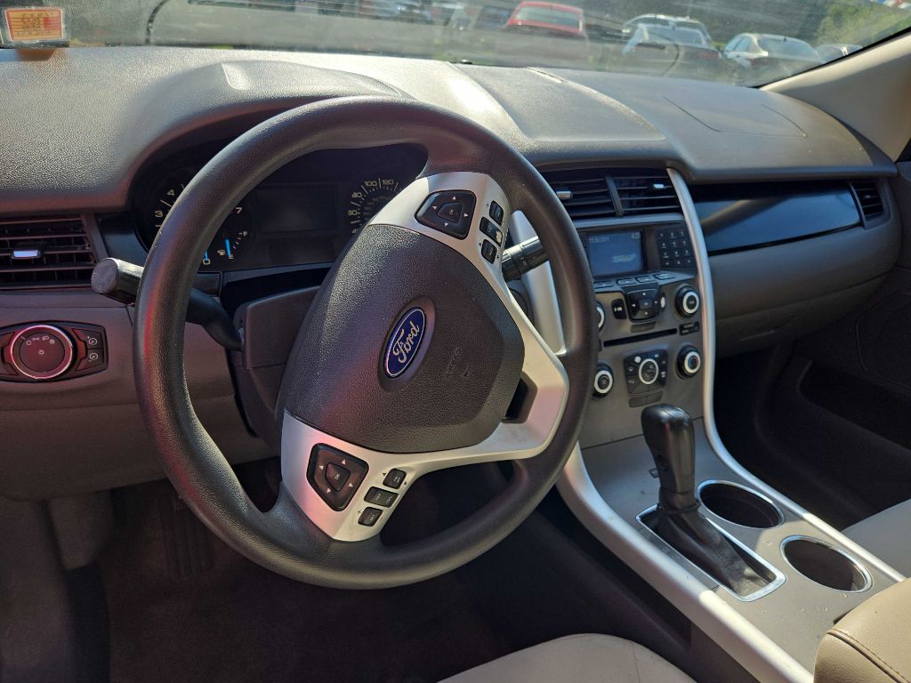 Photo 8 of this FORD EDGE