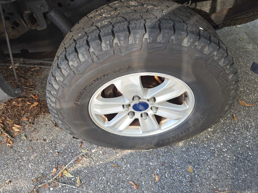 Photo 5 of this FORD F150