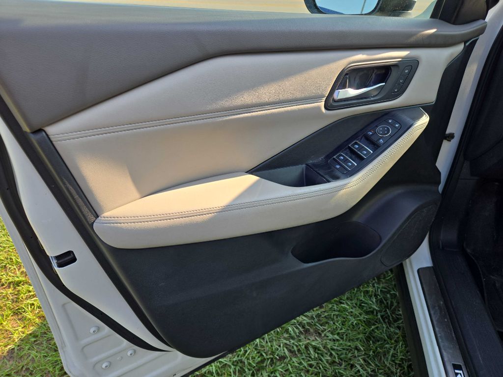 Photo 10 of this NISSAN ROGUE