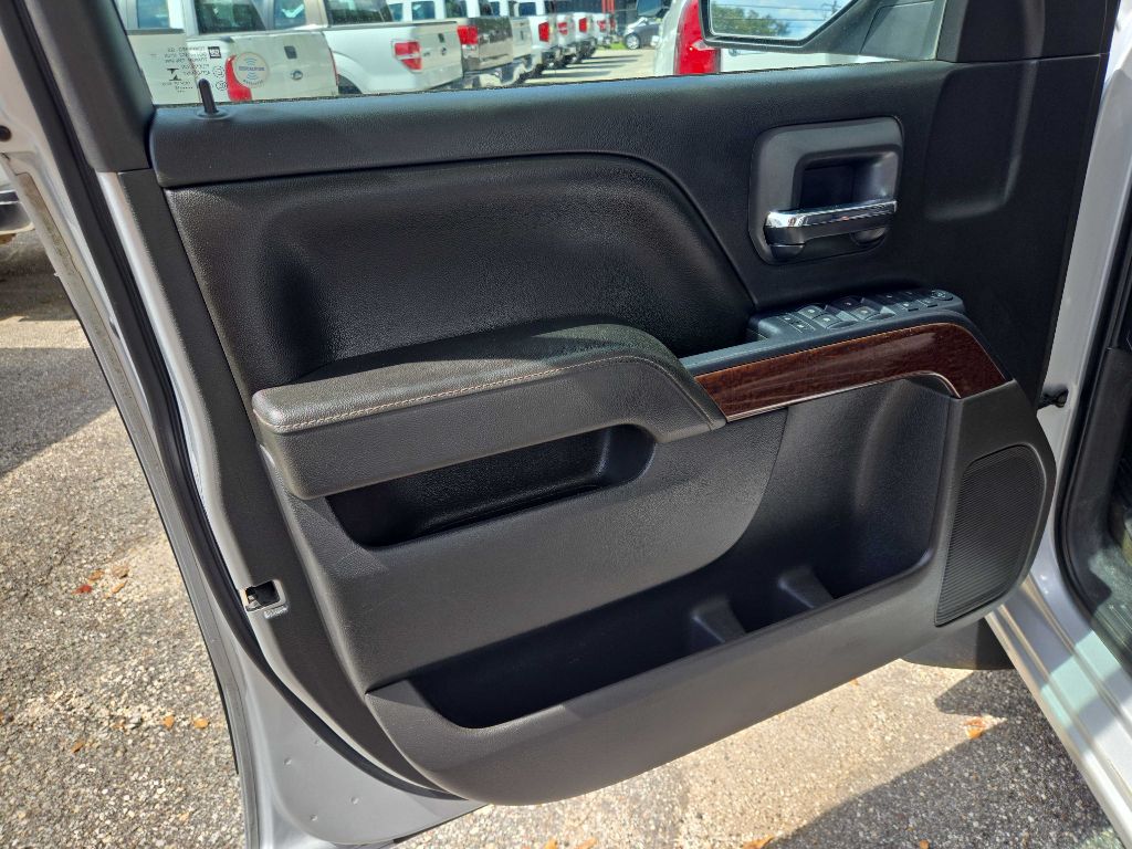 Photo 6 of this GMC SIERRA