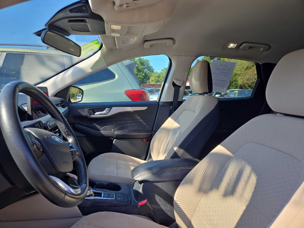 Photo 9 of this FORD ESCAPE