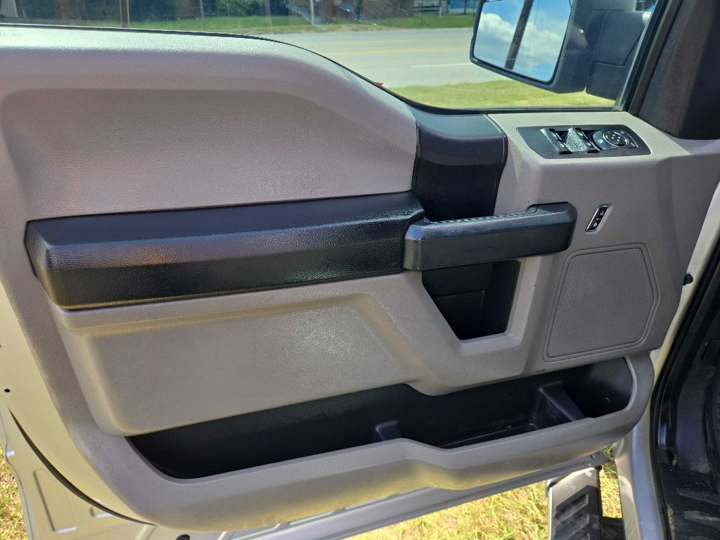 Photo 7 of this FORD F150