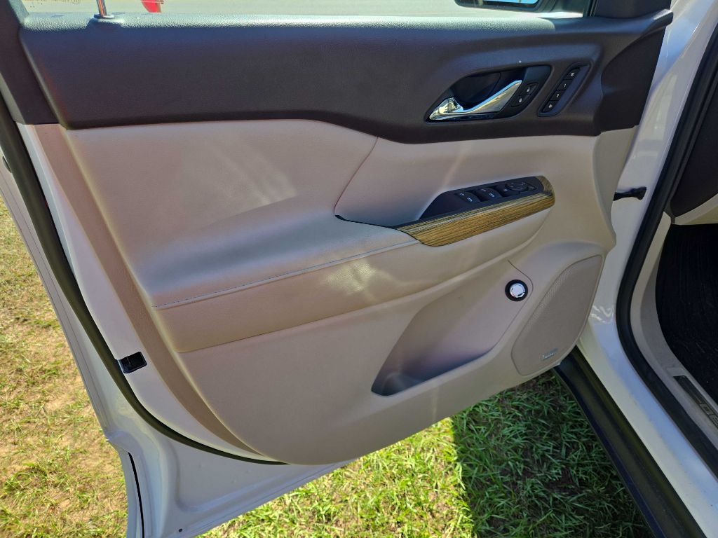 Photo 7 of this GMC ACADIA
