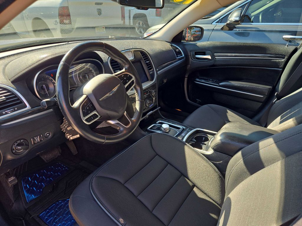 Photo 5 of this CHRYSLER 300