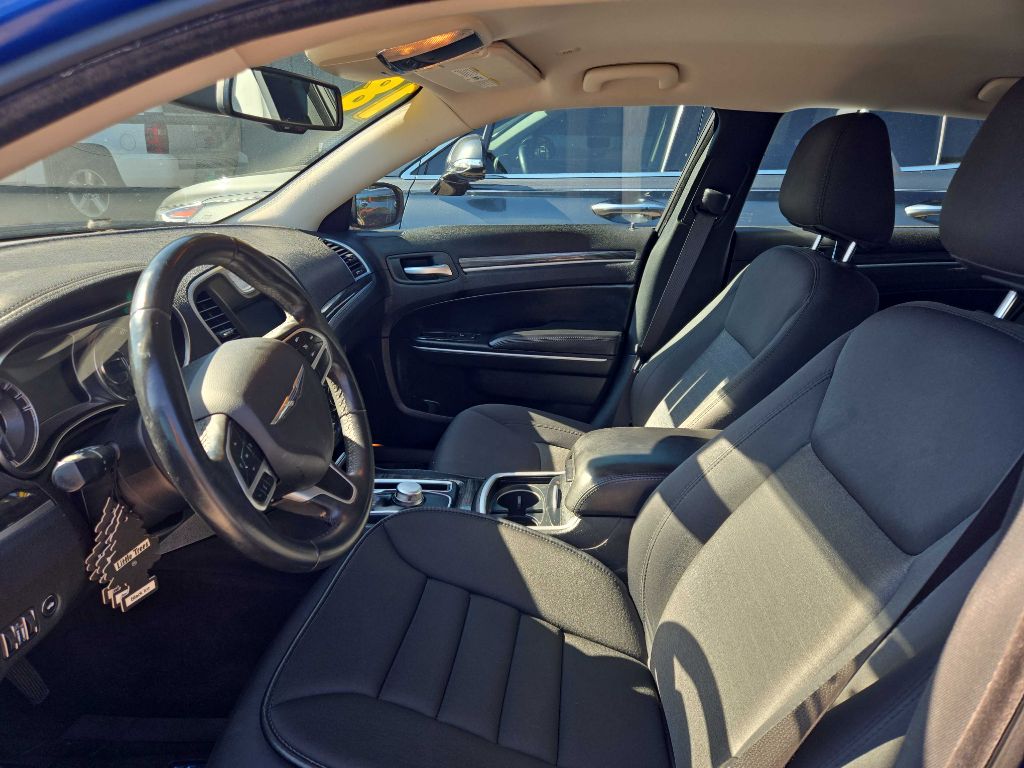 Photo 8 of this CHRYSLER 300