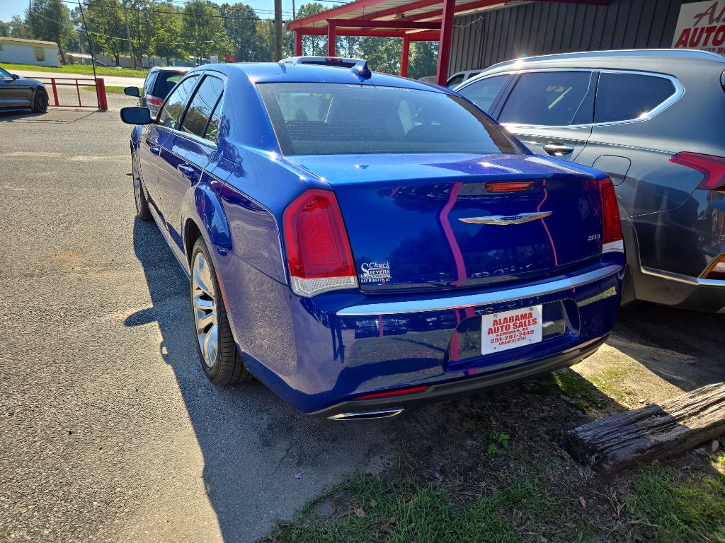 Photo 3 of this CHRYSLER 300