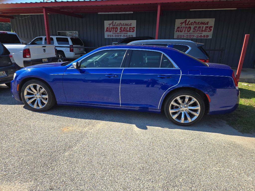 Photo 2 of this CHRYSLER 300