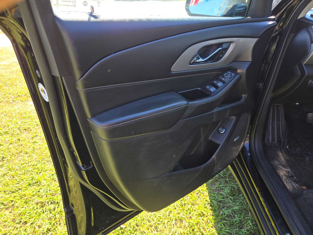 Photo 6 of this CHEVROLET TRAVERSE