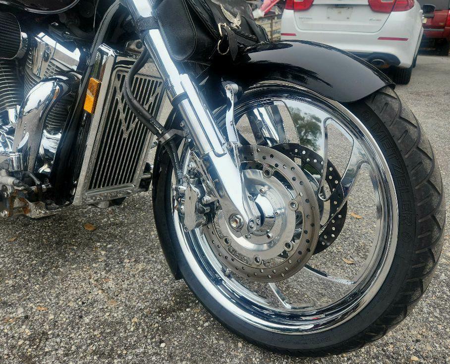 Photo 2 of this HONDA VTX1800