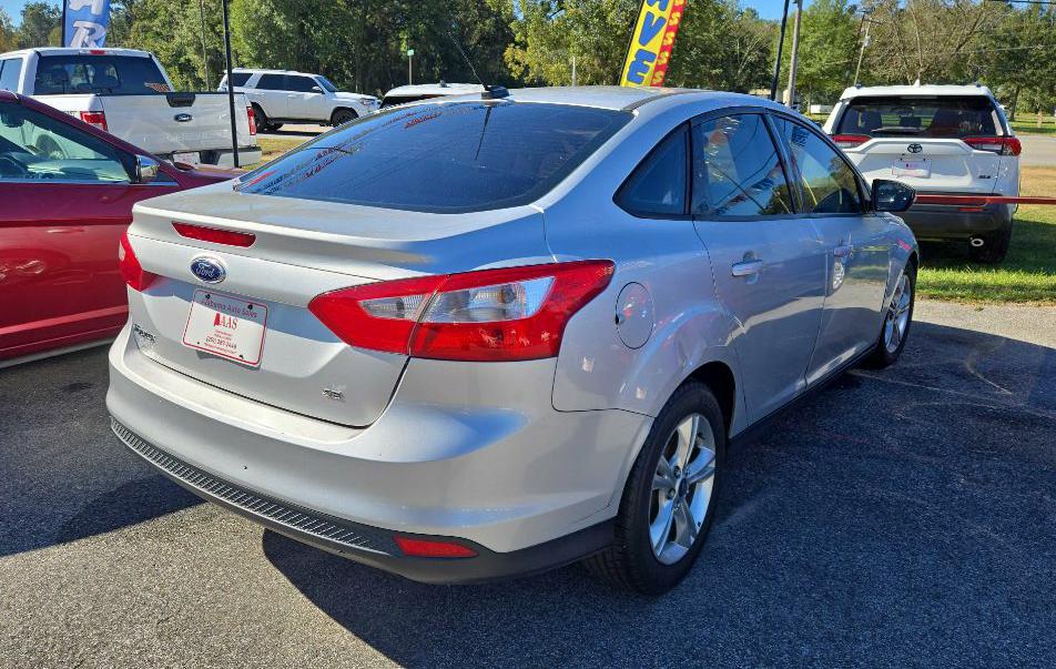 Photo 2 of this FORD FOCUS