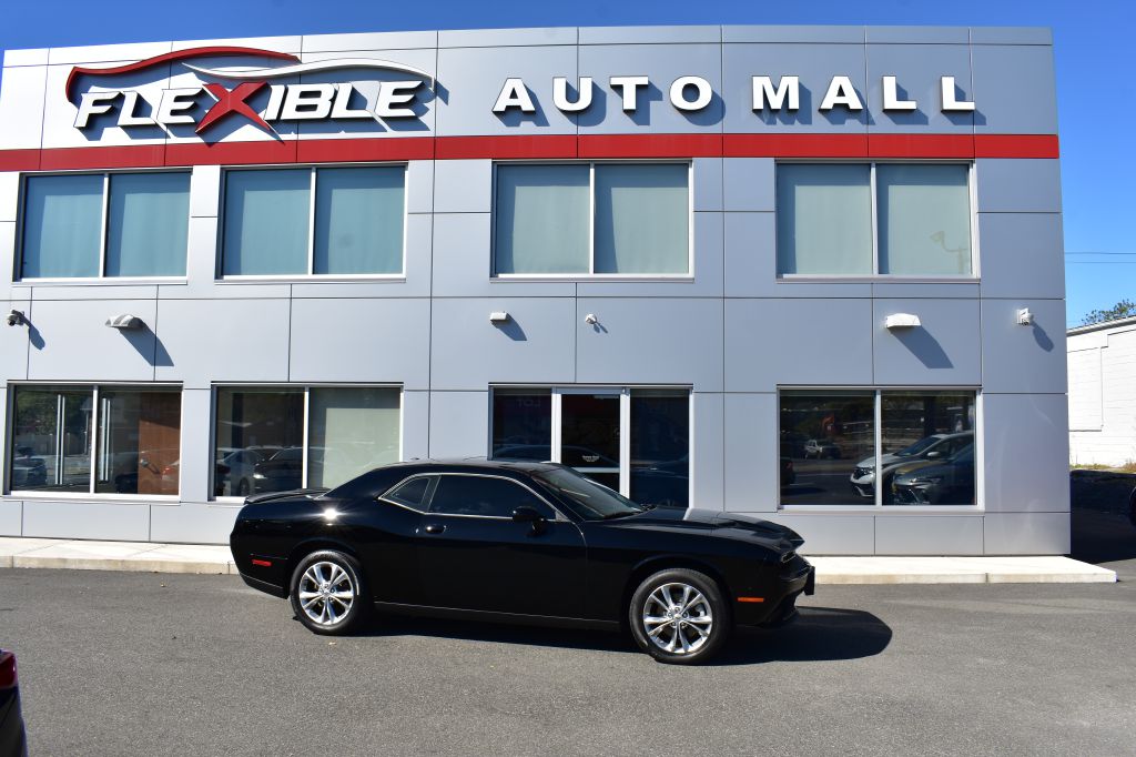 2023 Dodge Challenger SXT's photo