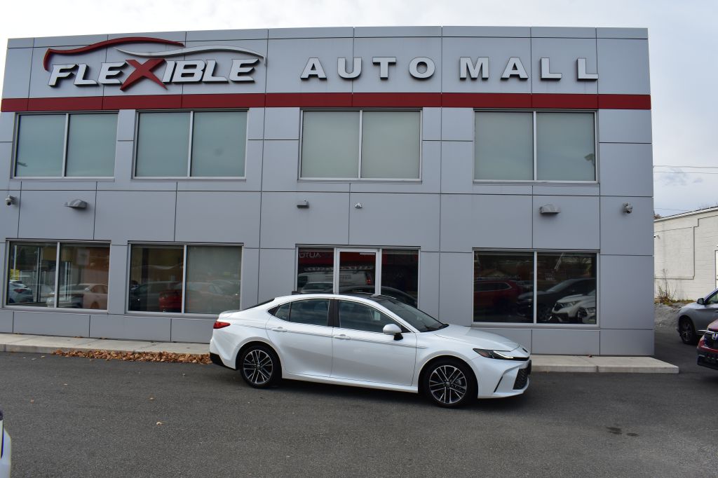 2025 Toyota Camry XLE's photo