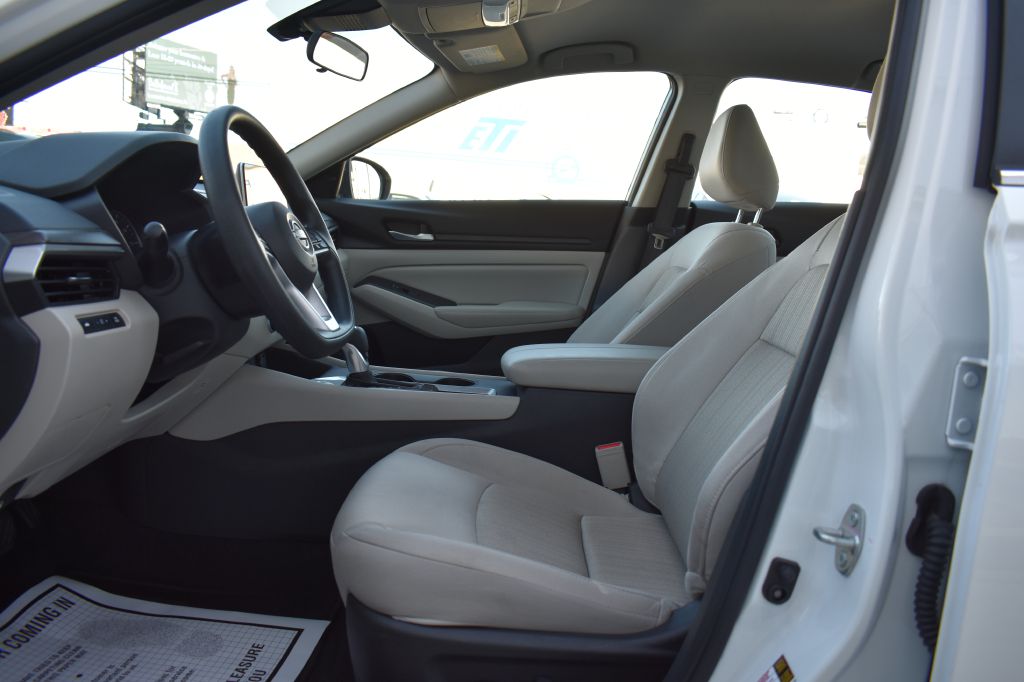 Additional photo of vehicle.