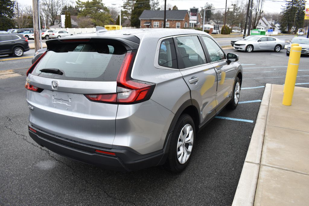 Additional photo of vehicle.