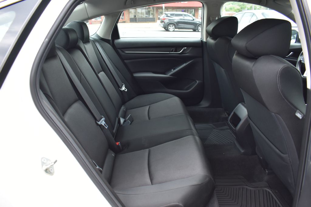 Additional photo of vehicle.