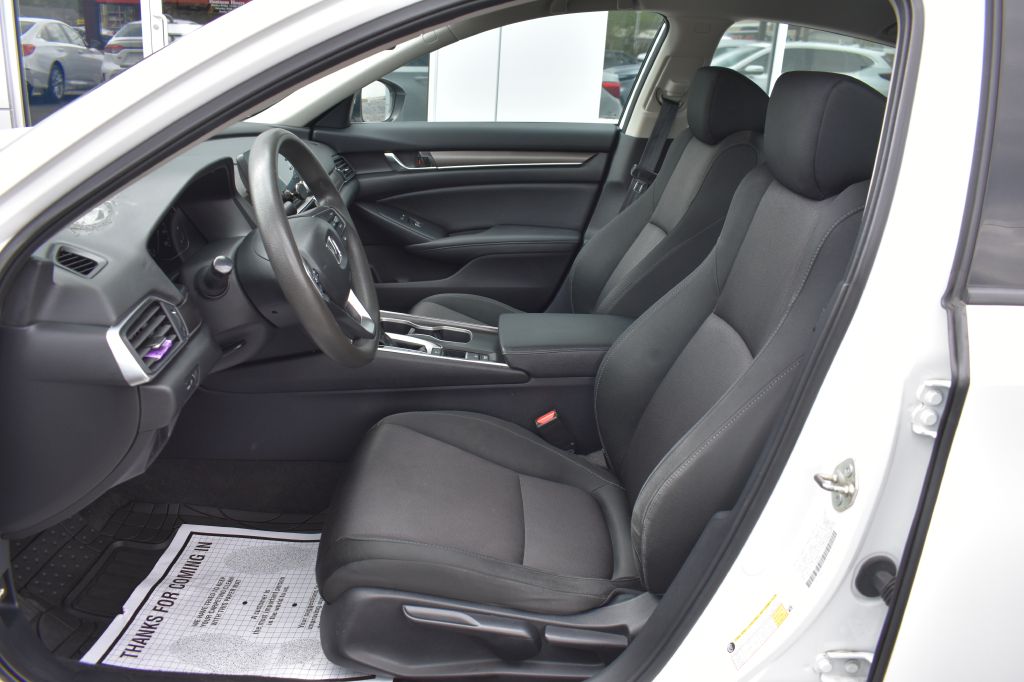 Additional photo of vehicle.