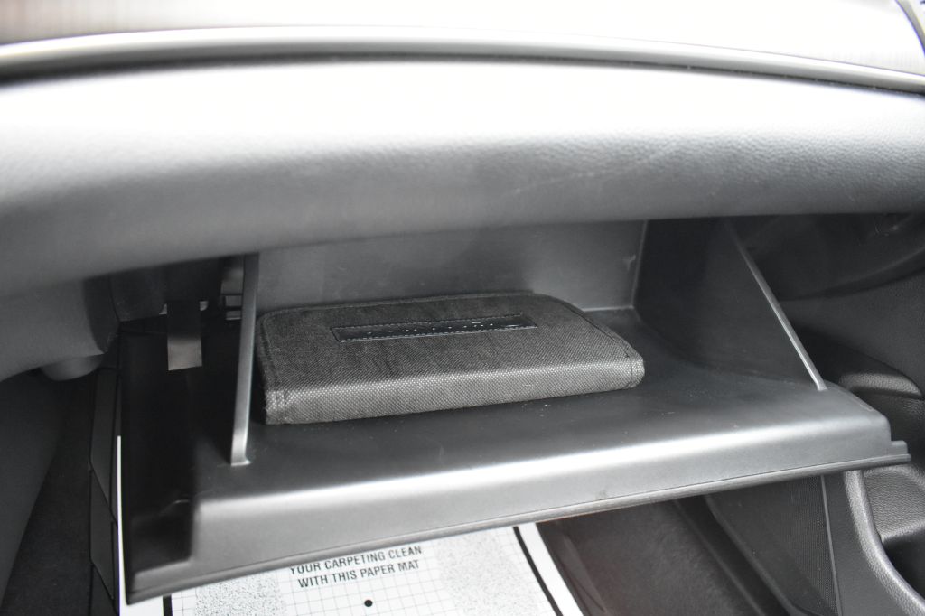 Additional photo of vehicle.