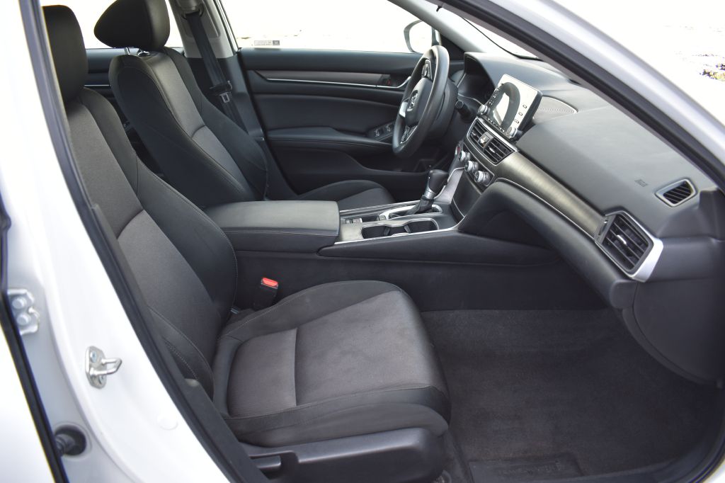 Additional photo of vehicle.