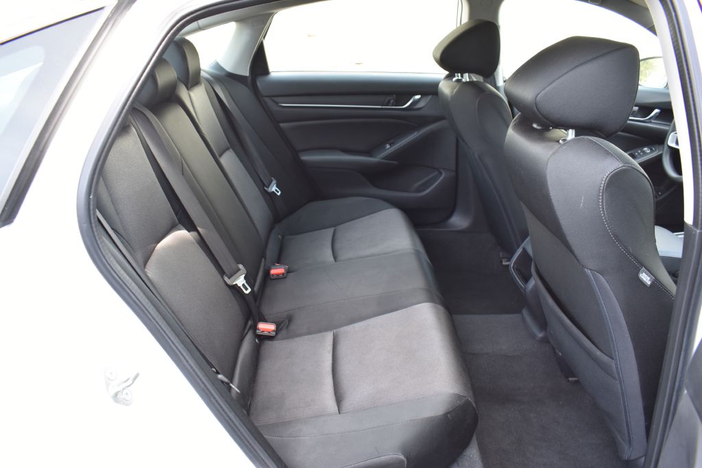 Additional photo of vehicle.
