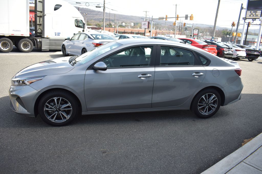 Additional photo of vehicle.