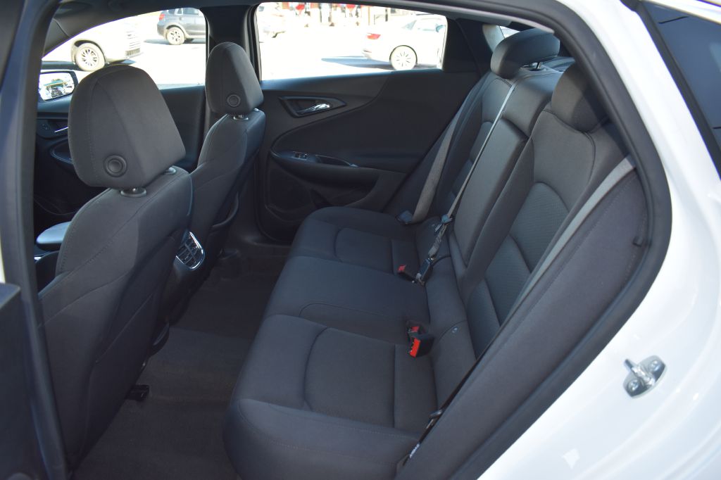 Additional photo of vehicle.