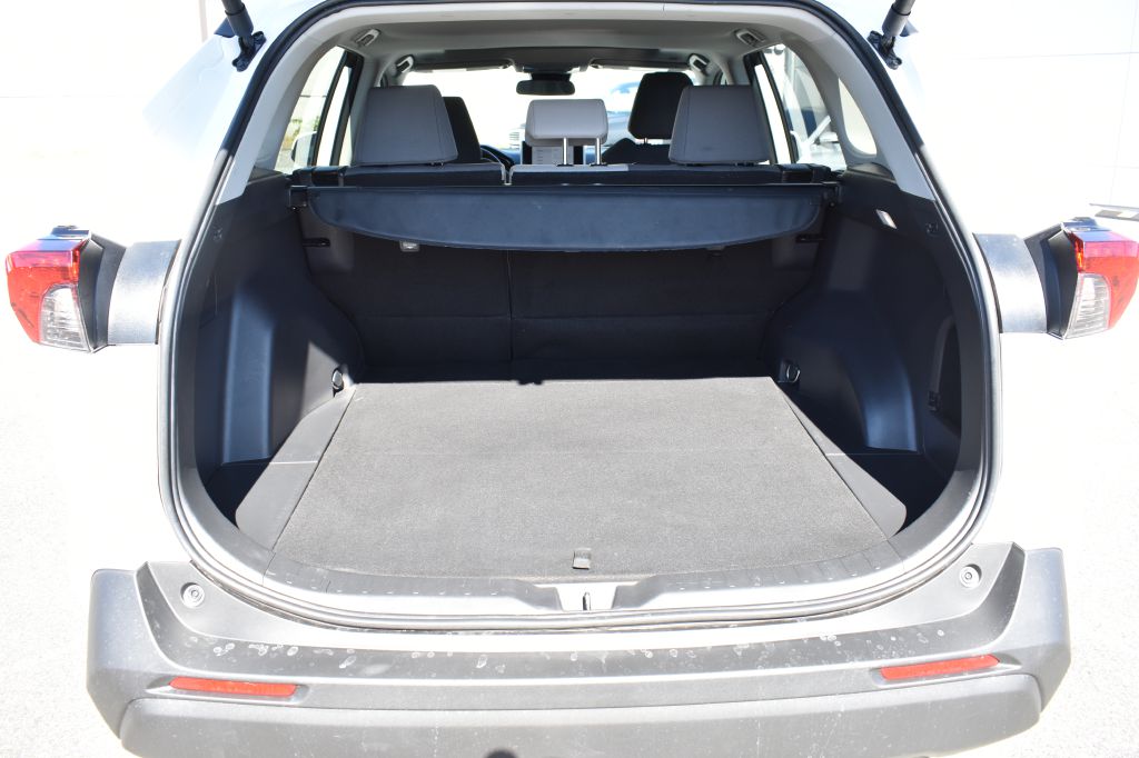 Additional photo of vehicle.