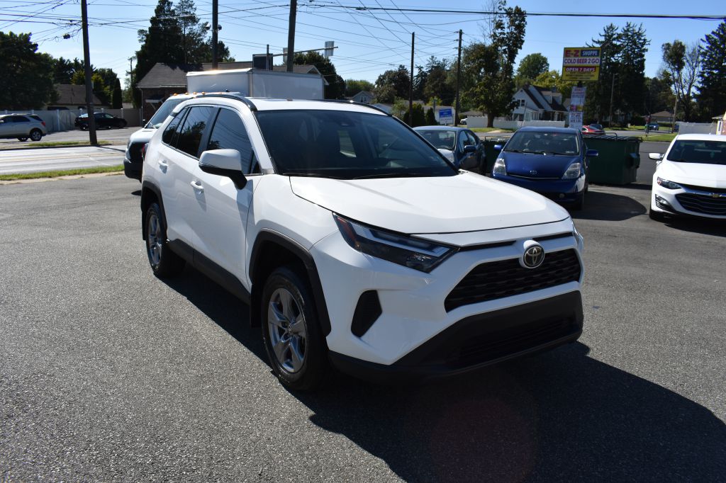 Additional photo of vehicle.