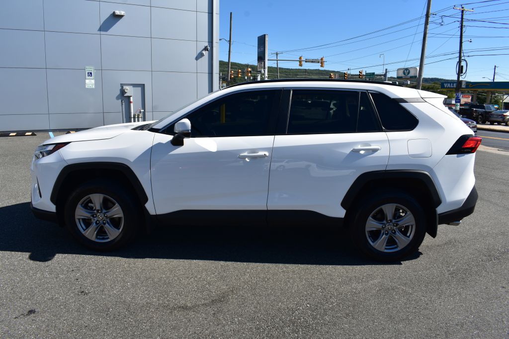 Additional photo of vehicle.