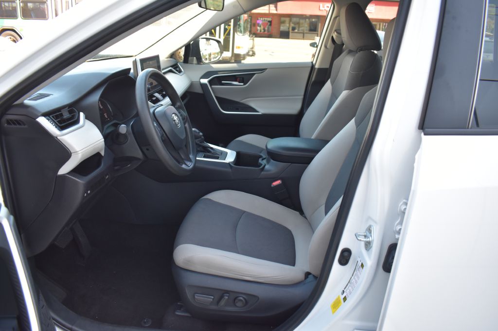 Additional photo of vehicle.