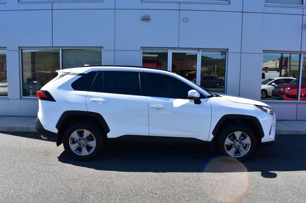 Additional photo of vehicle.