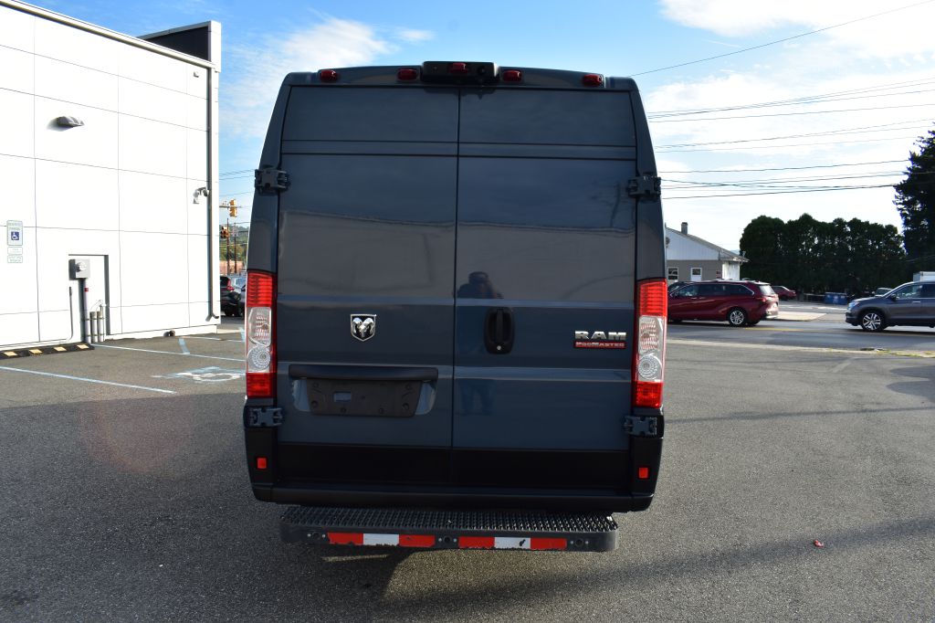 Additional photo of vehicle.