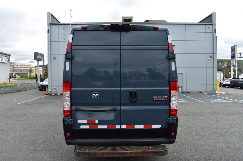 Additional photo of vehicle.