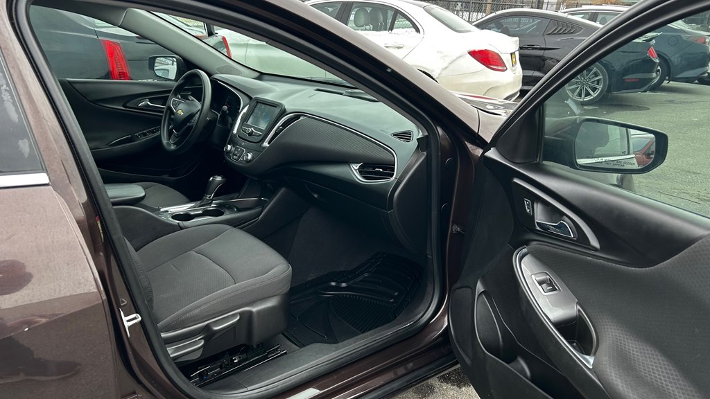 CHEVROLET MALIBU 2016 CHEVROLET MALIBU 1G1ZE5STXGF213437