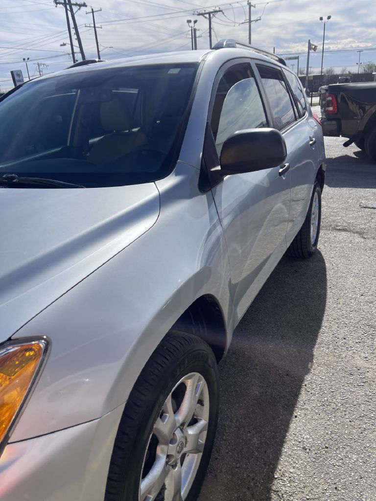 Photo 2 of this TOYOTA RAV4