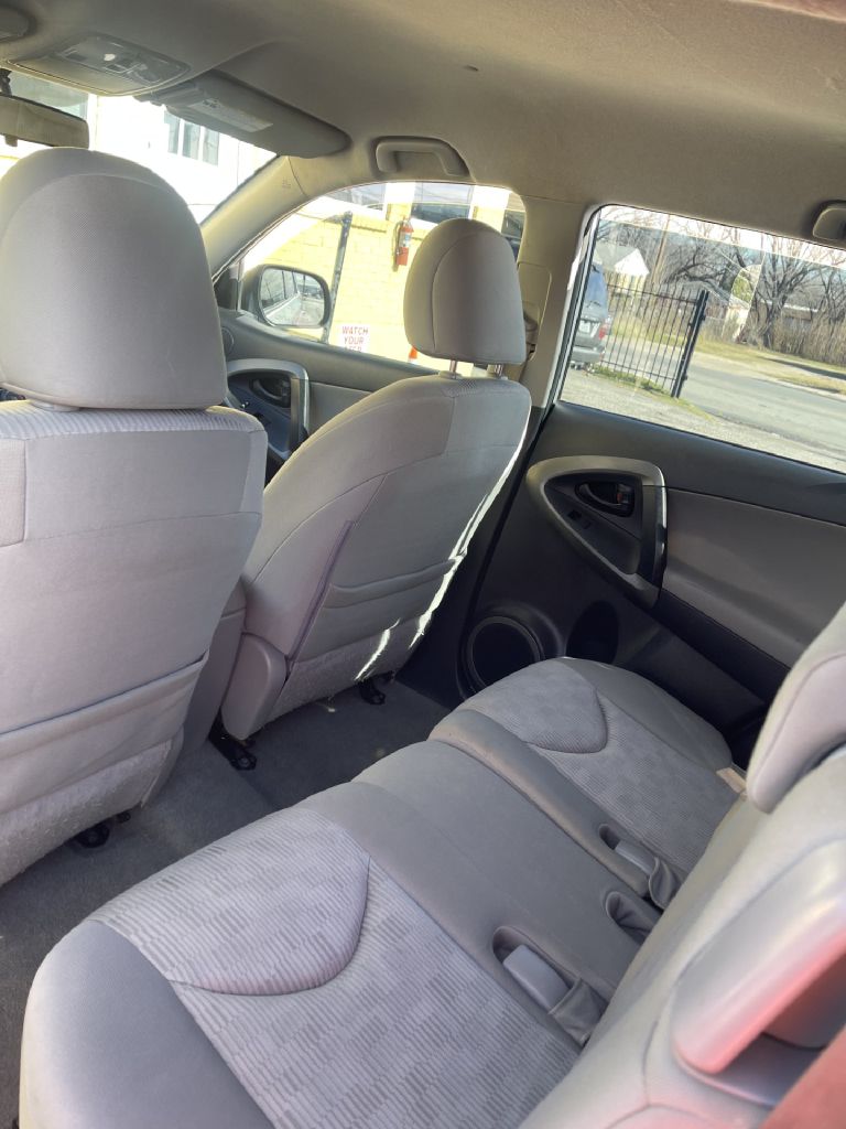 Photo 4 of this TOYOTA RAV4