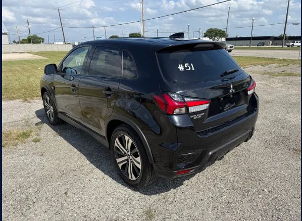Photo 3 of this MITSUBISHI OUTLANDER SPORT