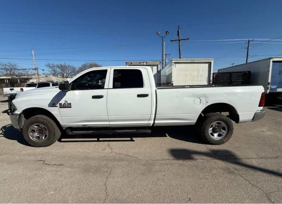 Photo 4 of this DODGE RAM 3500