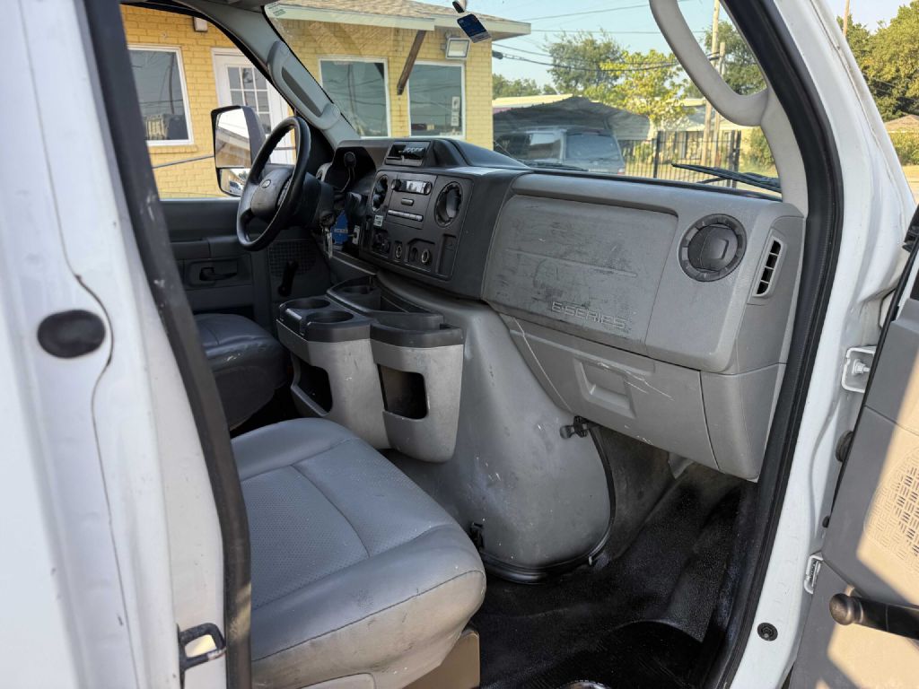 Photo 4 of this FORD ECONOLINE