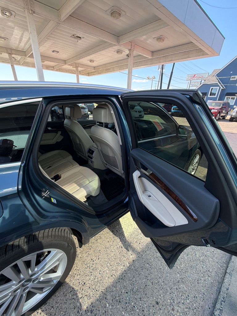 Photo 6 of this AUDI Q5